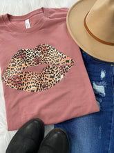 Load image into Gallery viewer, Mauve Leopard Lip Graphic Tee Shirt