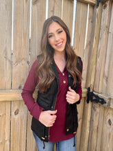 Load image into Gallery viewer, Women&#39;s Black Utility Vest
